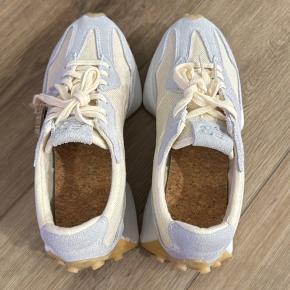 New Balance Cream and Blue Chunky Sneakers - Picture 4 of 6